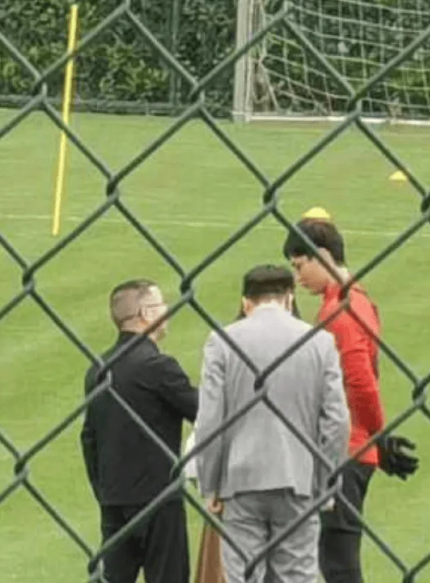 成都蓉城俱樂部投資方教育球員張巖言論引發關注