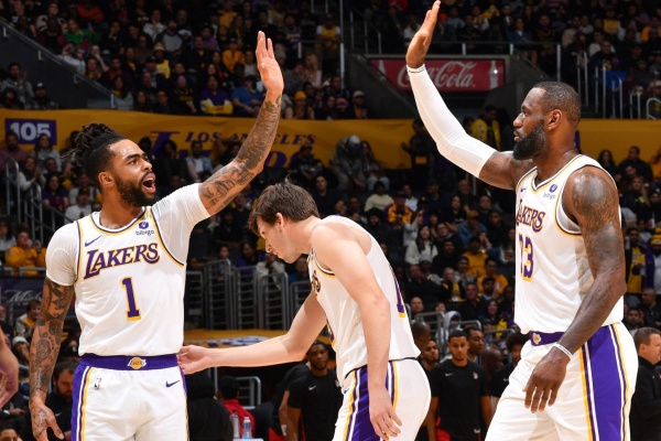 NBA常規賽：鮑爾9記三分轟30+11 湖人主場爆冷不敵黃蜂遭逆轉