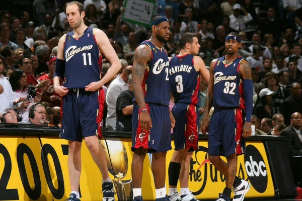 內線巨塔碾壓薩克拉門托！騎士坐鎮主場劍指三連勝，國王殘陣難逃七連敗魔咒